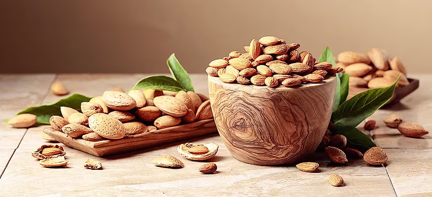 تفاوت بادام خام و بوداده؛ کدام انتخاب سالم‌تری است؟